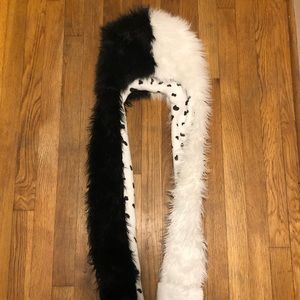Cruella hat/wig with hand warmers